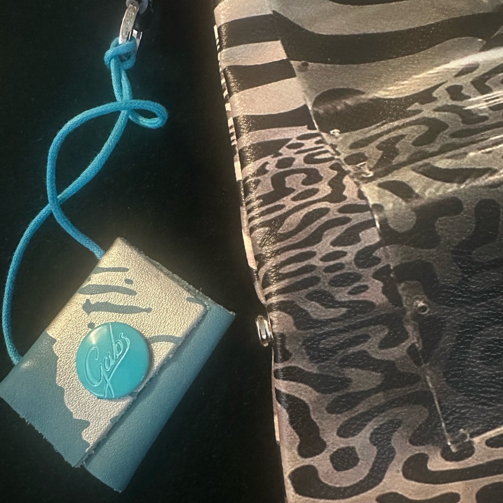 NEW WITH TAGS!! Gabs 4 Way Transformable bag. Made in Italy. - Picture 7 of 9
